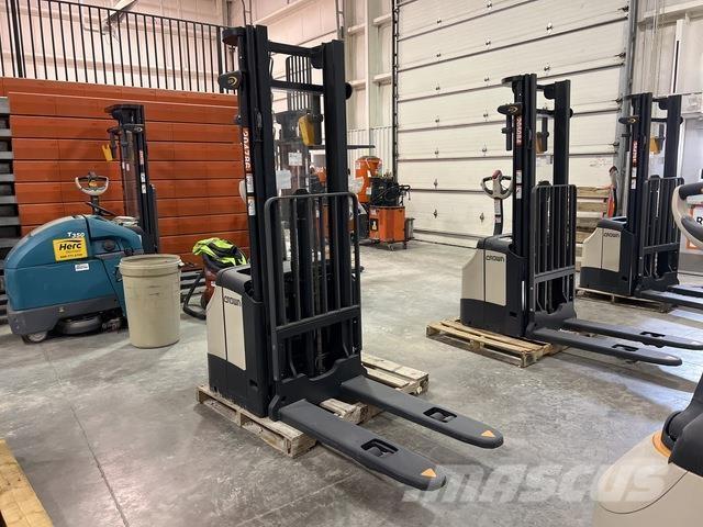 Crown ES 4000 Selbstfahrstapler