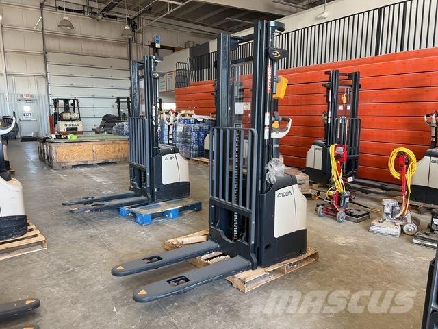 Crown ES 4000 Selbstfahrstapler