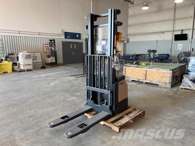 Crown ES 4000 Selbstfahrstapler