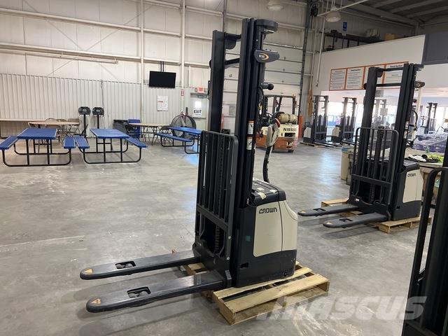 Crown ES 4000 Selbstfahrstapler