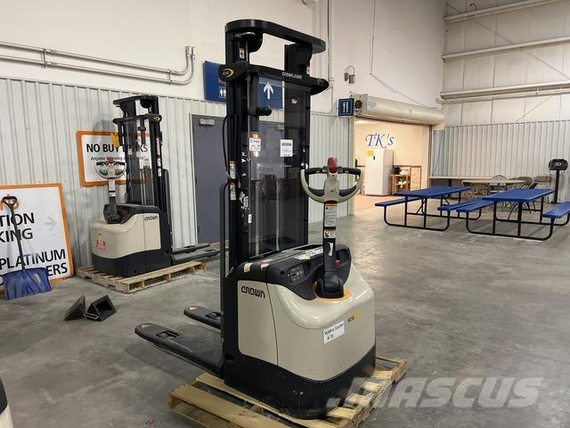 Crown ES 4000 Selbstfahrstapler