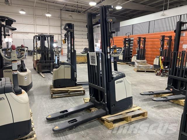 Crown ES 4000 Selbstfahrstapler