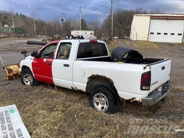 Dodge Ram 1500 Schneeschilde und -pflüge