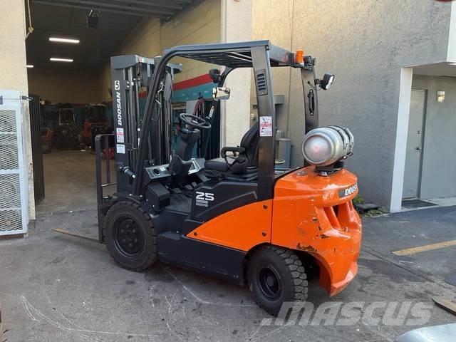 Doosan G25E-7 Sonstige Baumaschinen