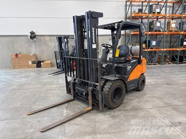 Doosan G25N-7 Sonstige Baumaschinen