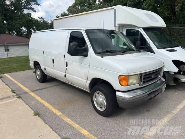 Ford E-150 Lieferwagen
