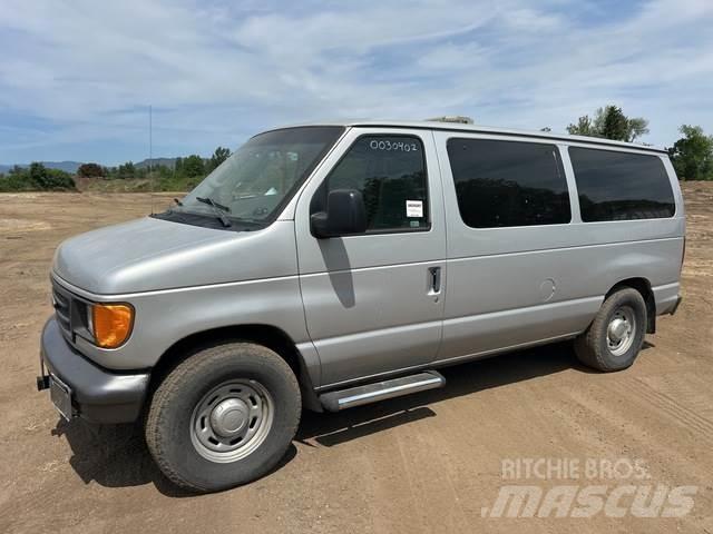 Ford E-150 PKWs