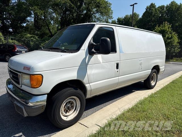 Ford E-150 Lieferwagen