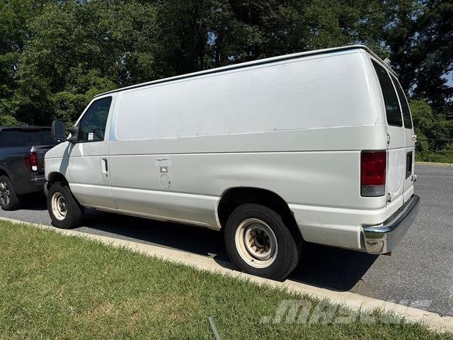 Ford E-150 Lieferwagen