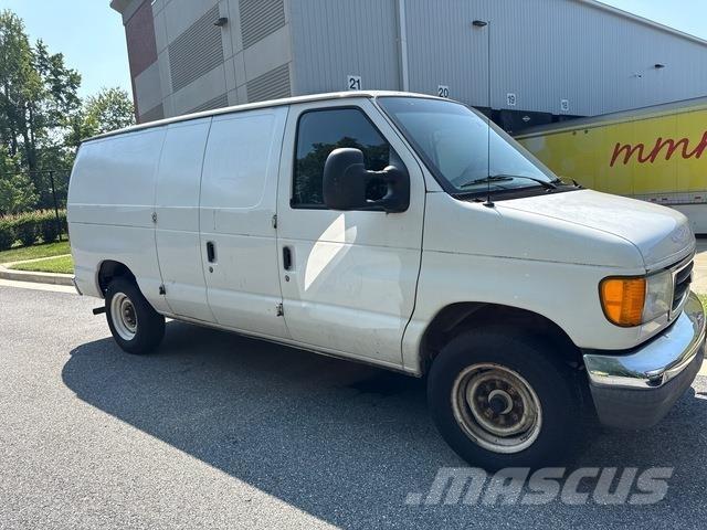 Ford E-150 Lieferwagen