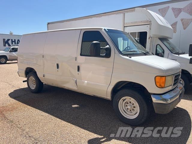 Ford E-150 Lieferwagen