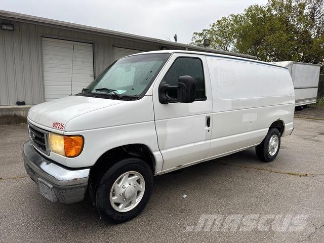 Ford E-150 Lieferwagen