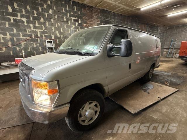 Ford E-250 Lieferwagen