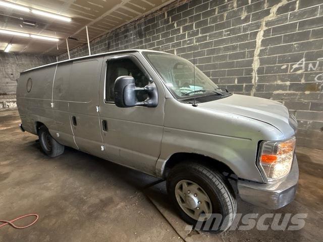 Ford E-250 Lieferwagen