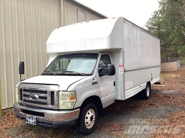 Ford E-350 Kastenwagen