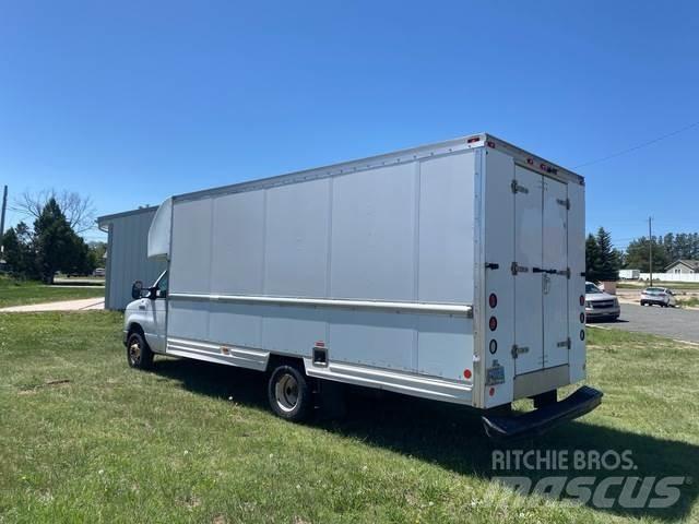 Ford E-350 Kastenwagen