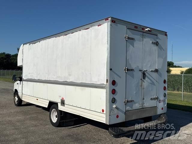 Ford E-350 Kastenwagen
