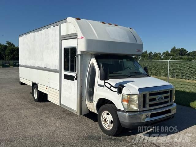 Ford E-350 Kastenwagen