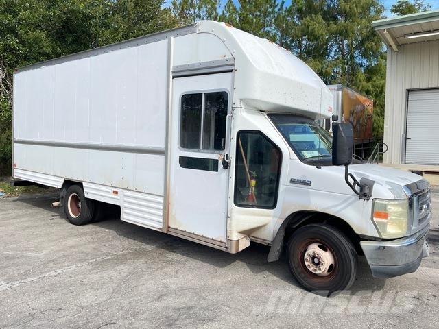 Ford E-350 Kofferaufbau