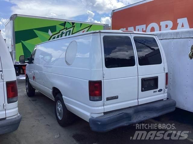 Ford E-350 Lieferwagen