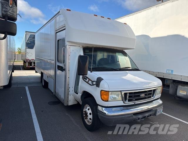 Ford E-350 Kastenwagen