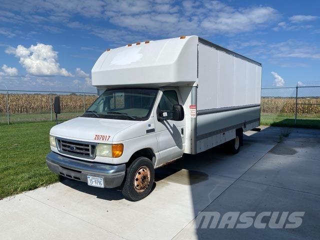 Ford E-350 Kastenwagen