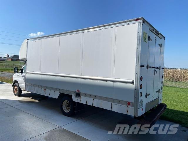Ford E-350 Kastenwagen