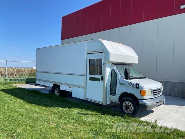 Ford E-350 Kastenwagen