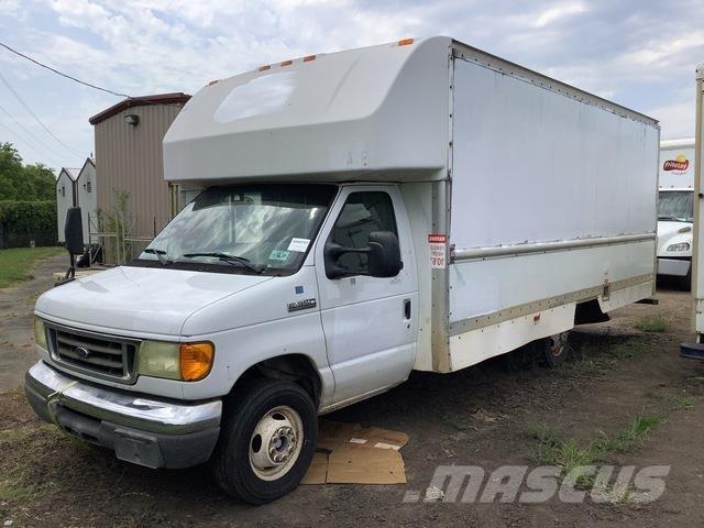 Ford E-350 Kastenwagen