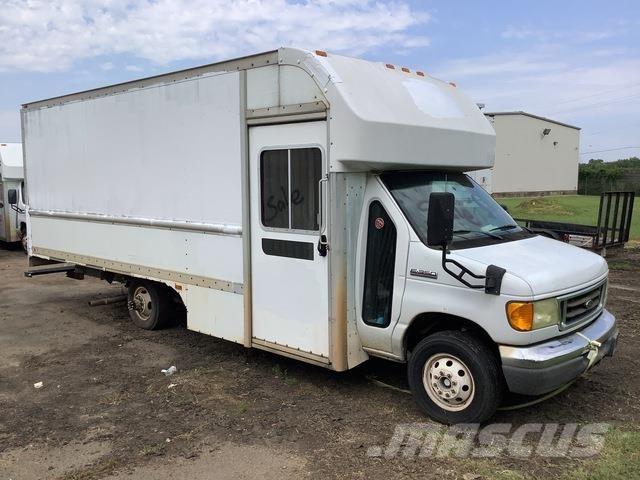 Ford E-350 Kastenwagen