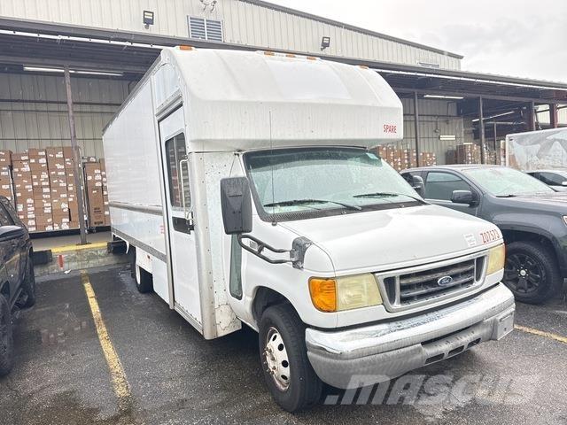 Ford E-350 Kastenwagen