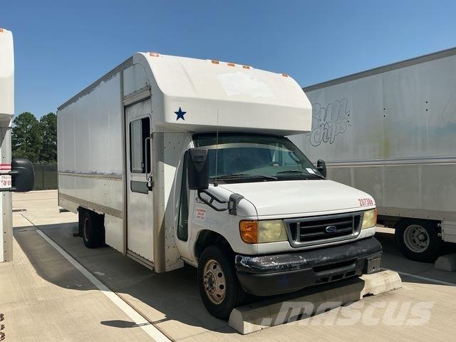 Ford E-350 Kastenwagen