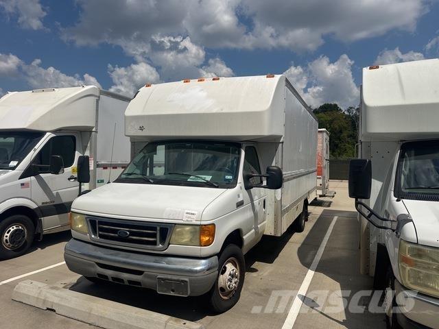 Ford E-350 Kastenwagen