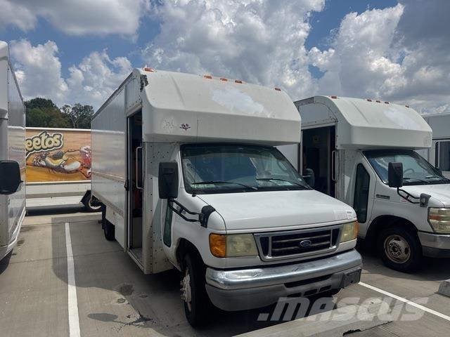 Ford E-350 Kastenwagen