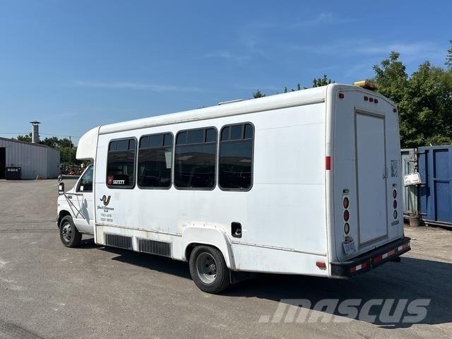 Ford E-450 Minibusse