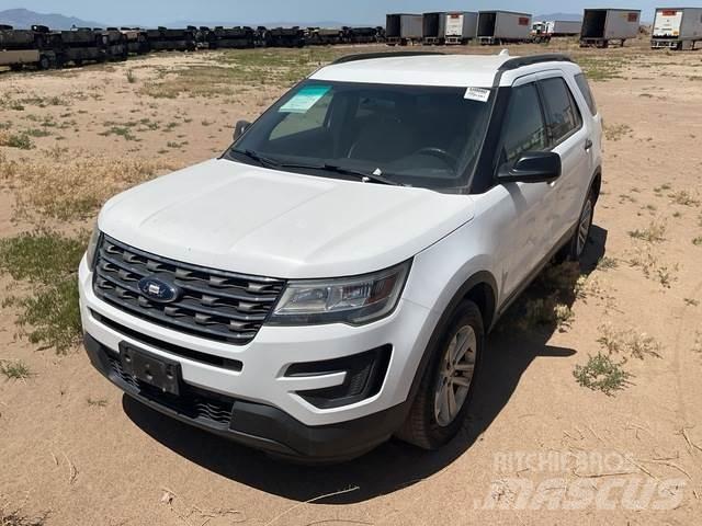 Ford Explorer PKWs