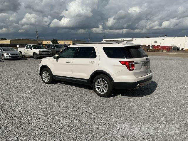 Ford Explorer PKWs