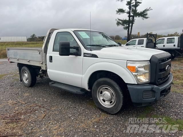 Ford F-250 Pritschenwagen/Pritschenwagen mit Seitenklappe