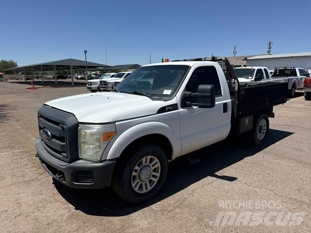 Ford F-250 Pritschenwagen/Pritschenwagen mit Seitenklappe