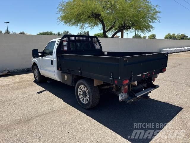 Ford F-250 Pritschenwagen/Pritschenwagen mit Seitenklappe