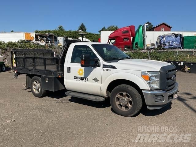 Ford F-250 Pritschenwagen/Pritschenwagen mit Seitenklappe
