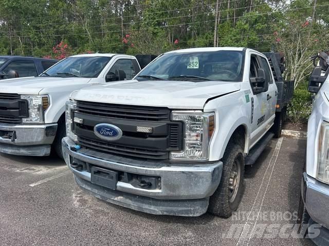 Ford F-250 Pritschenwagen/Pritschenwagen mit Seitenklappe