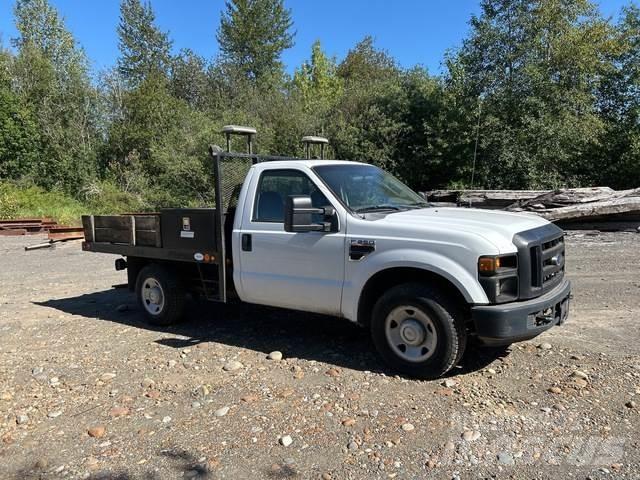 Ford F-250 Pritschenwagen/Pritschenwagen mit Seitenklappe