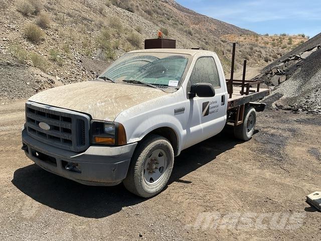 Ford F-250 Pritschenwagen/Pritschenwagen mit Seitenklappe