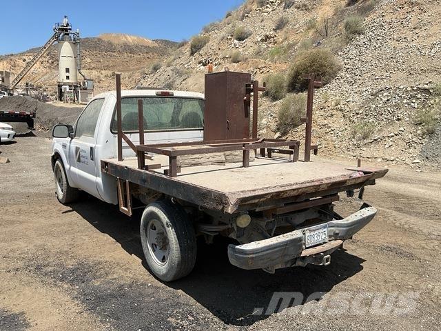 Ford F-250 Pritschenwagen/Pritschenwagen mit Seitenklappe