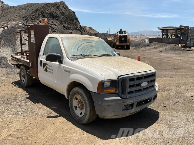 Ford F-250 Pritschenwagen/Pritschenwagen mit Seitenklappe
