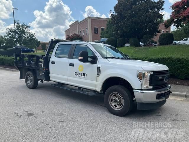 Ford F-250 Pritschenwagen/Pritschenwagen mit Seitenklappe