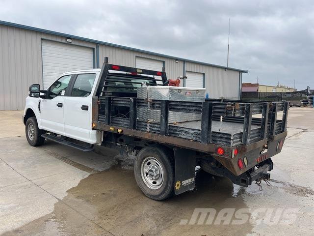 Ford F-250 Pritschenwagen/Pritschenwagen mit Seitenklappe