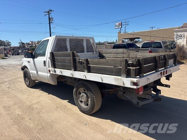 Ford F-250 Pritschenwagen/Pritschenwagen mit Seitenklappe