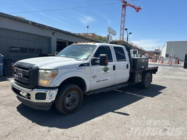 Ford F-350 Pritschenwagen/Pritschenwagen mit Seitenklappe